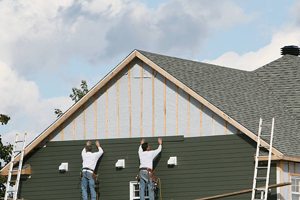 Professional Siding technician working in Winchester, IL
